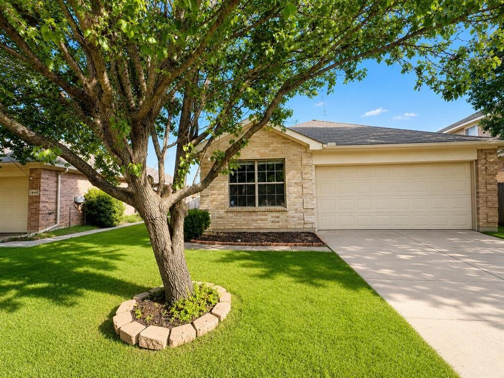 Property Photo:  1249 Cottonwood Drive  TX 76036 