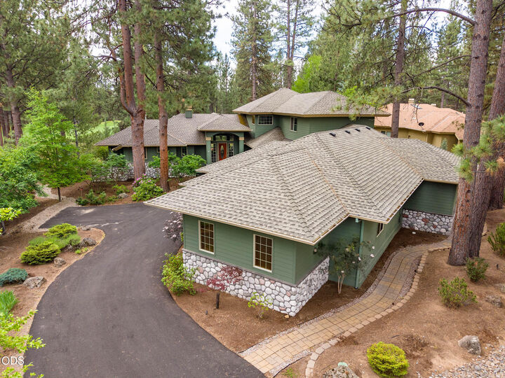 Property Photo: 60621 Golf Village Loop OR 97702