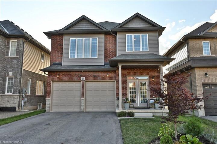 20 Hidden Ridge Crescent — photo 1