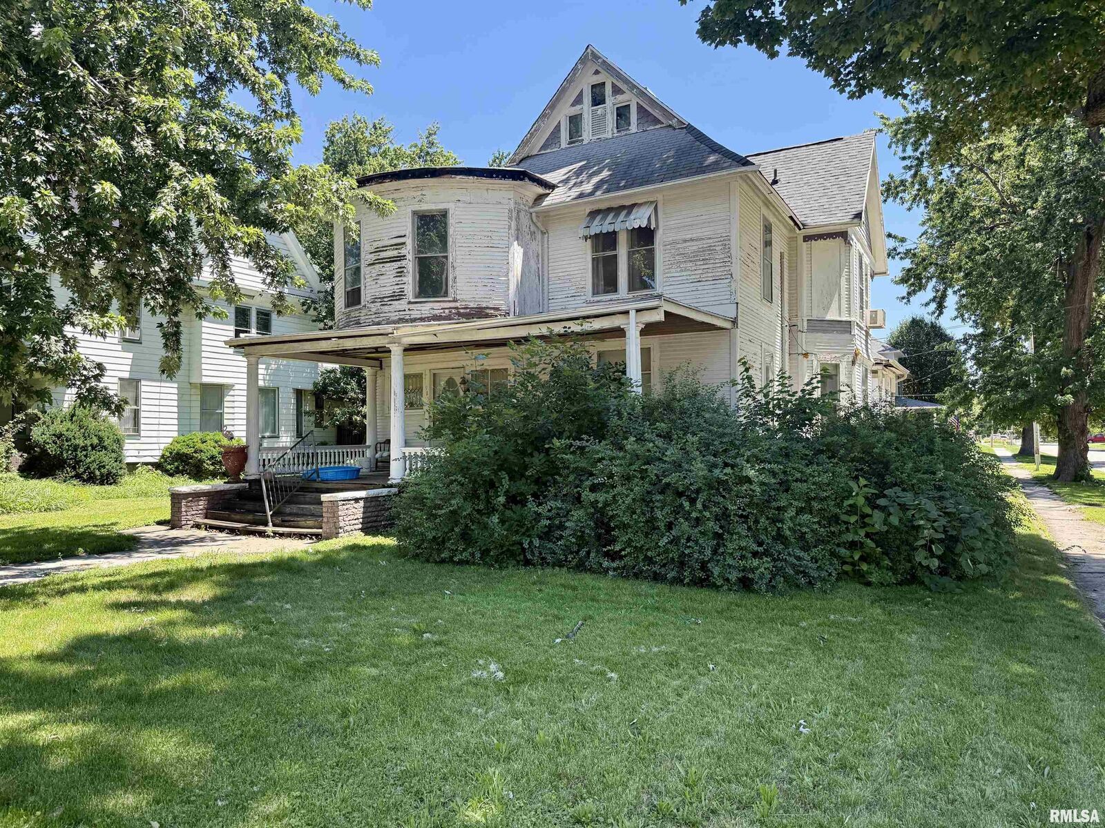 Property Photo:  915 N Broad Street  IL 61401 