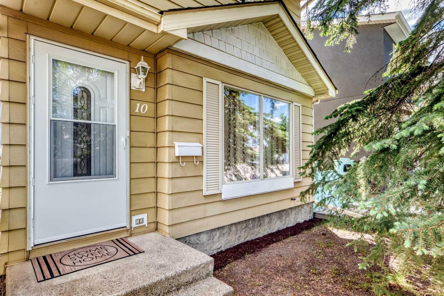 Property Photo: 10 Erin Ridge Place SE AB T2B 2W8