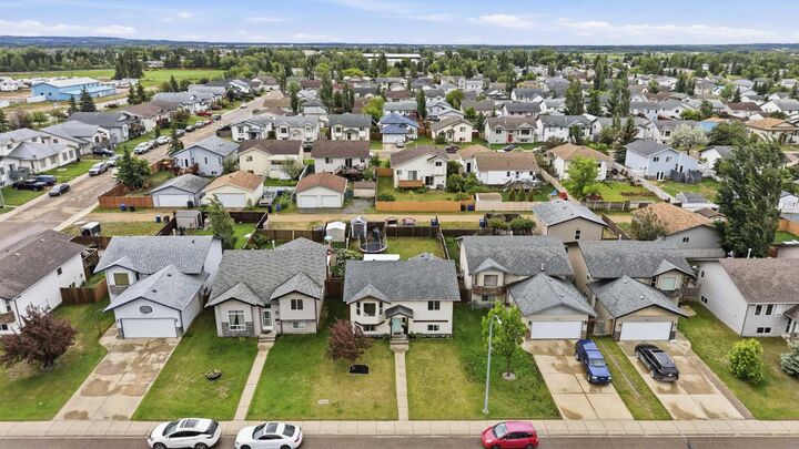 Property Photo:  4929 Westbrooke Road  AB T4M 0L1 
