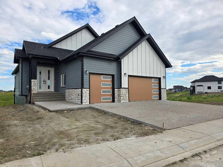 267 Muirfield Crescent — photo 1
