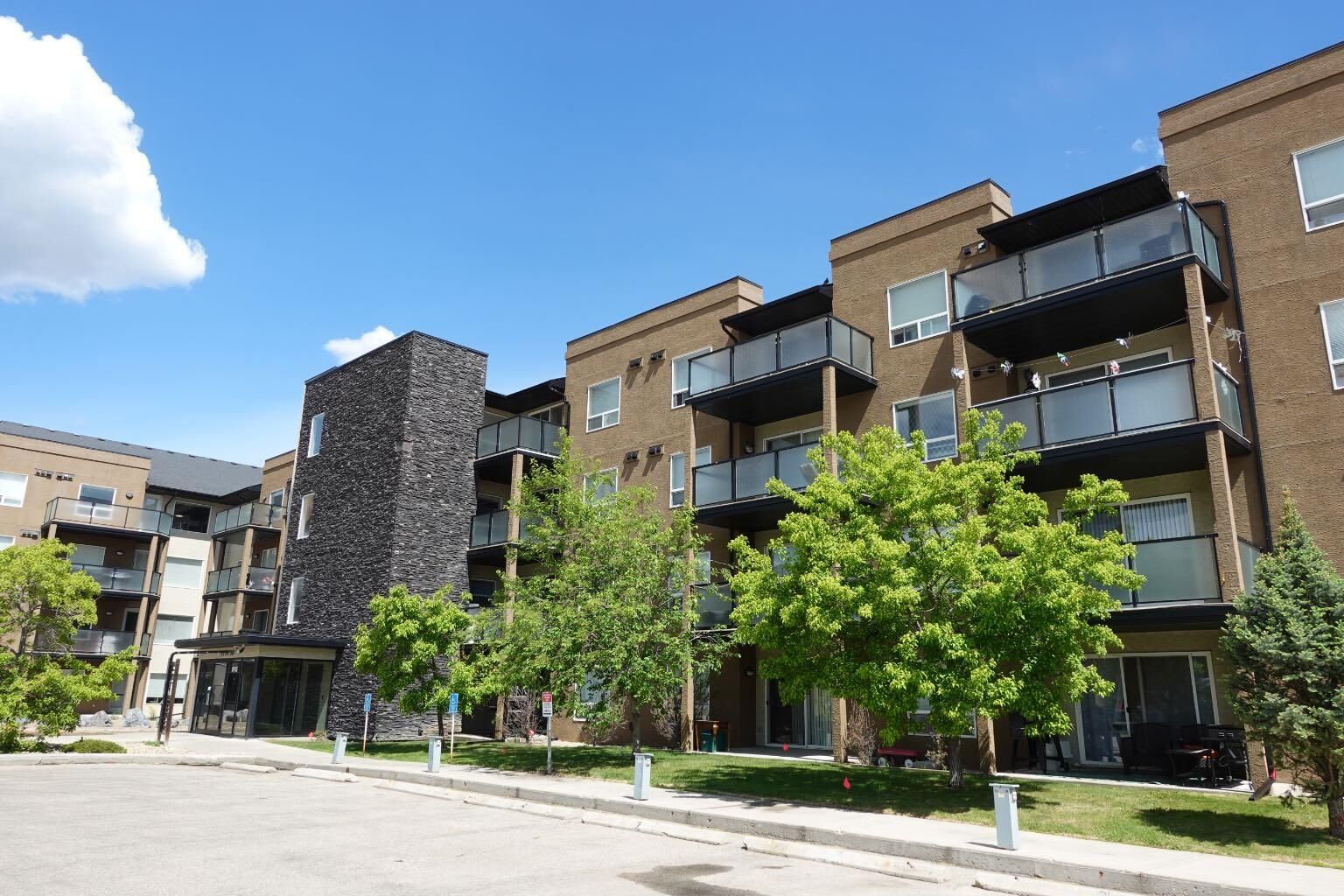 Property Photo: 9124 96 Avenue 211 AB T8X 0A1