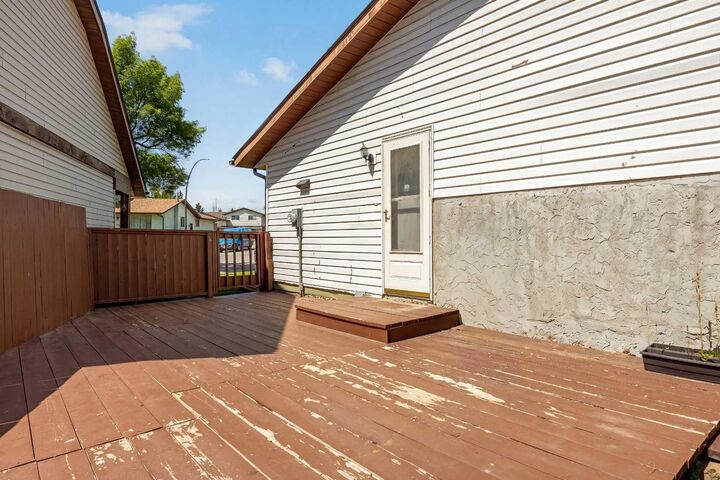 Property Photo:  60 Ogmoor Crescent SE  AB T2C 2E9 