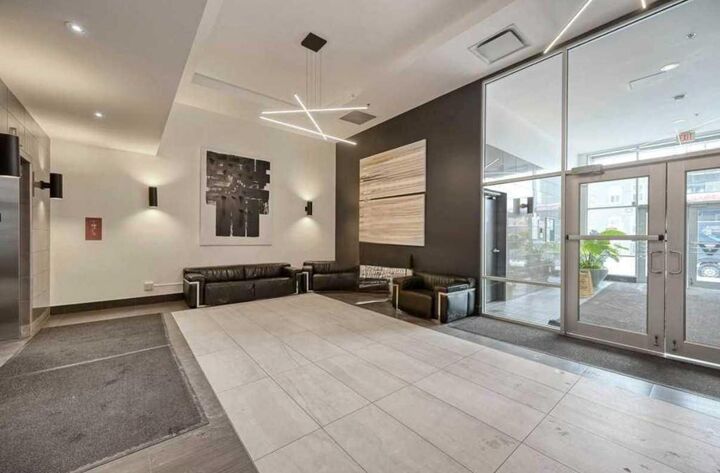 Property Photo: 210 15 Avenue SE 709 AB T2G 0B5