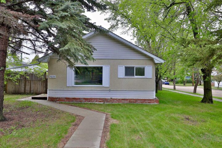 Property Photo:  4624 56 Street  AB T4V 2C3 