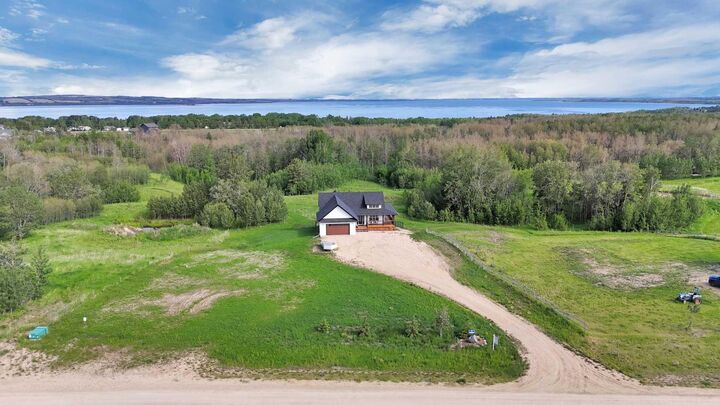 Property Photo: 45 Bruhn Bend AB T0C 2J0