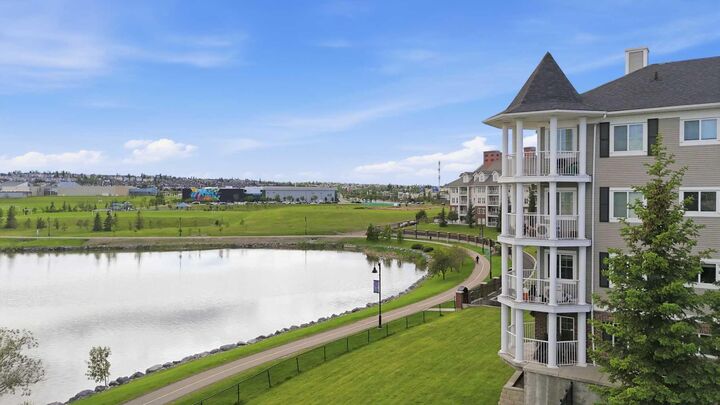 Property Photo:  10 Country Village Park NE 3110  AB T3K 0W5 