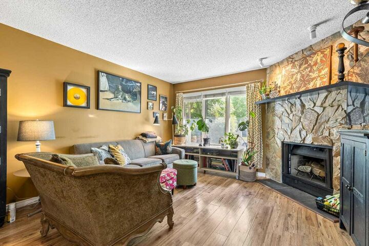 Property Photo:  116 Sunbank Way SE  AB T2X 2B6 