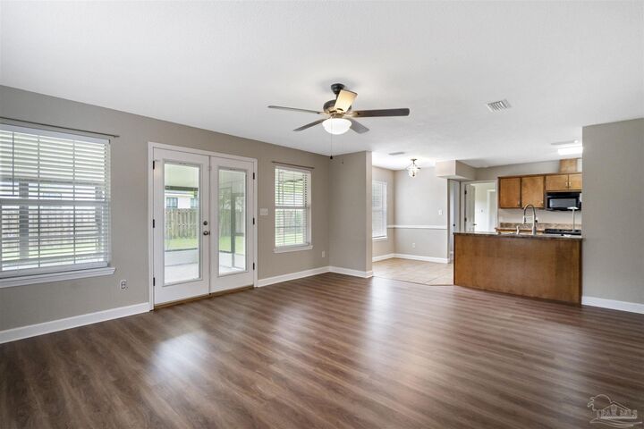 Property Photo: 5320 Powrie Dr FL 32504