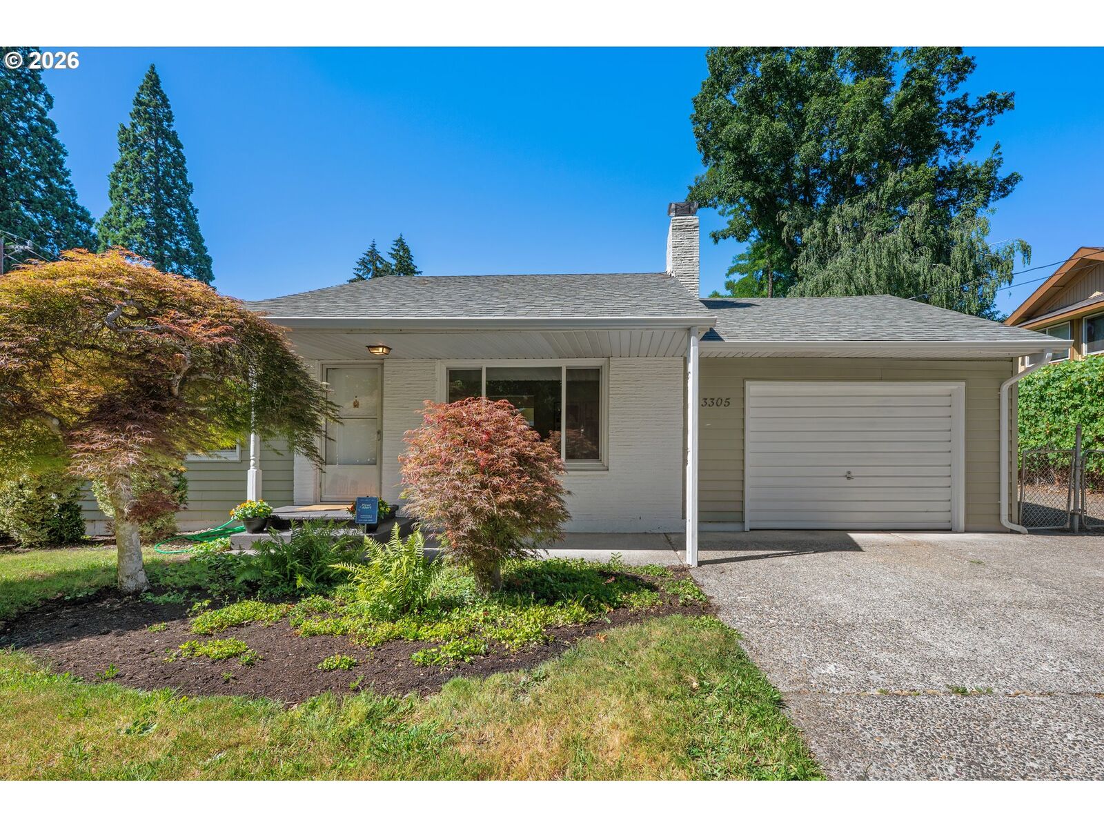 Property Photo:  3305 SE Pinehurst Ave  OR 97267 