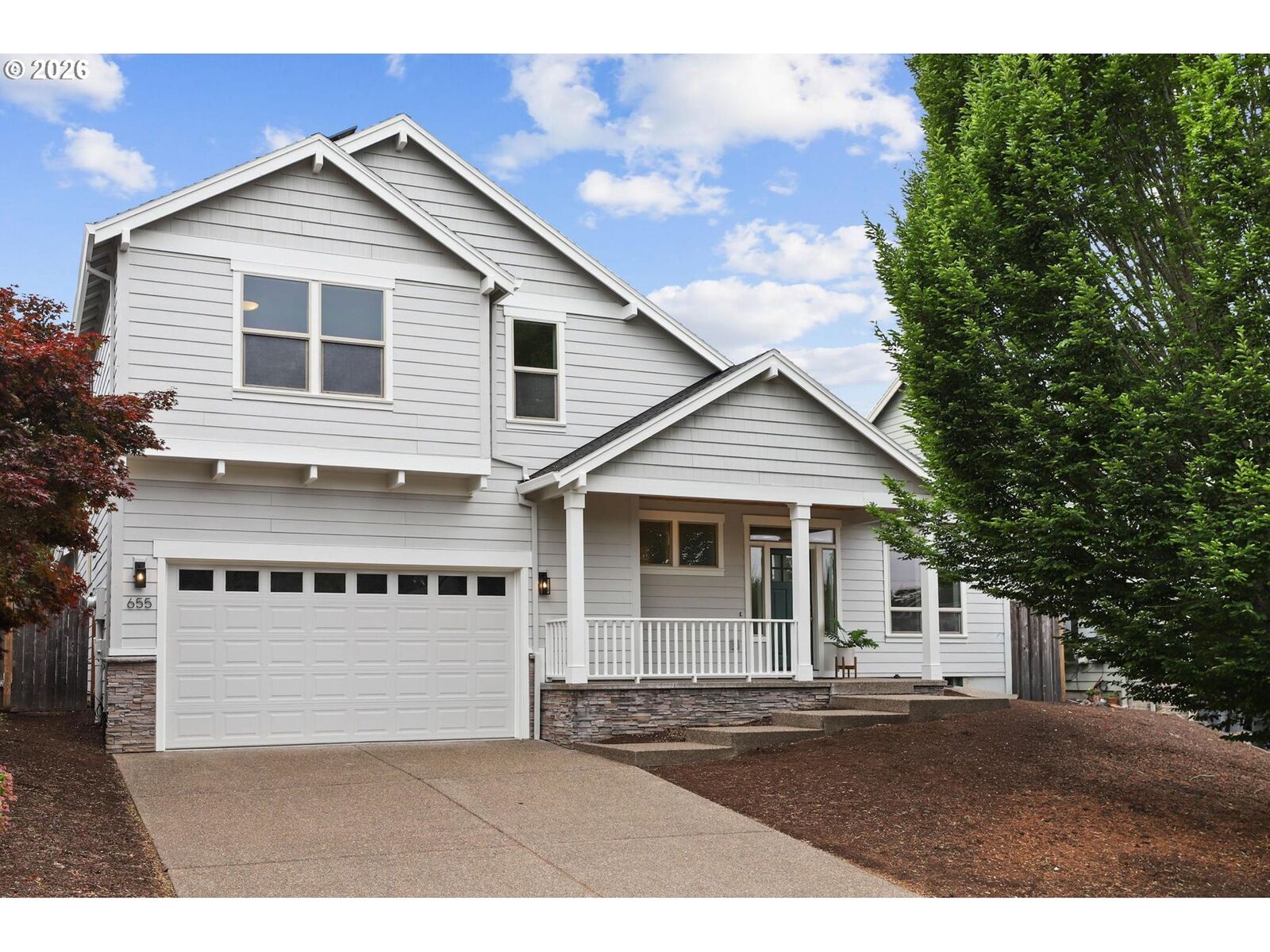 Property Photo: 655 NW Willow Glen Pl OR 97006
