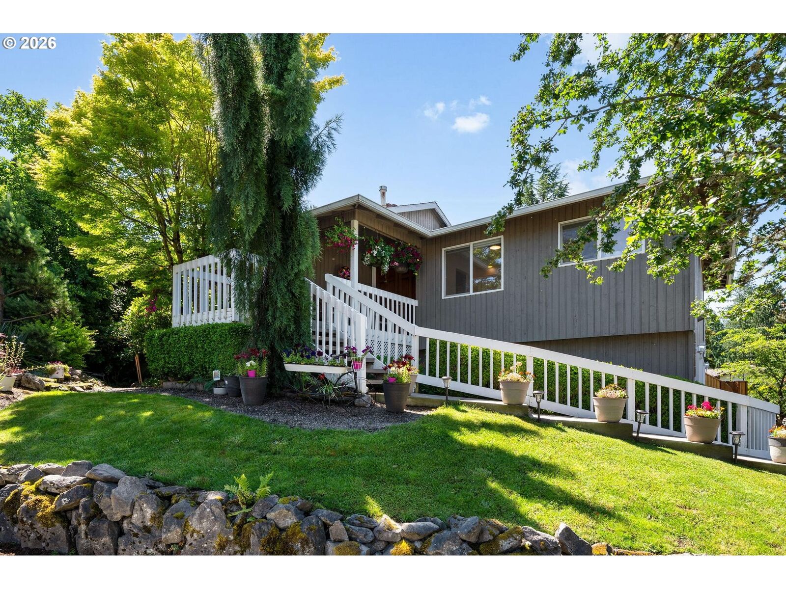 Property Photo:  2530 SW 23rd St  OR 97080 