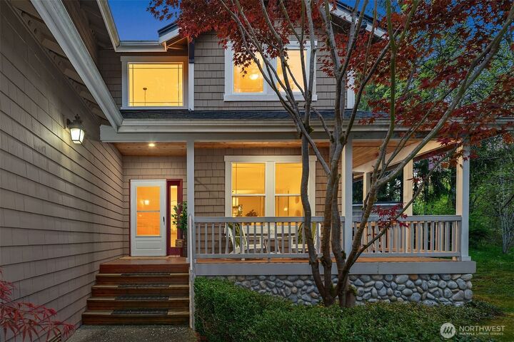 Property Photo: 915 Snoqualm Place WA 98045