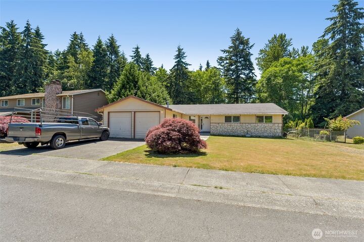 Property Photo: 521 SW 317th Place WA 98023