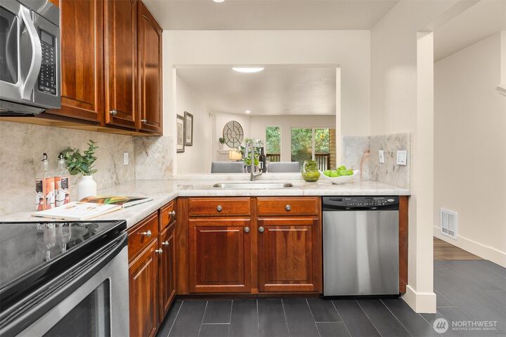 Property Photo: 515 Newport Way NW B3 WA 98027