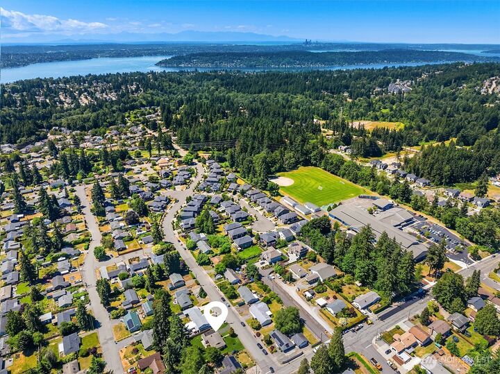 Property Photo: 4009 NE 23rd Pl WA 98056