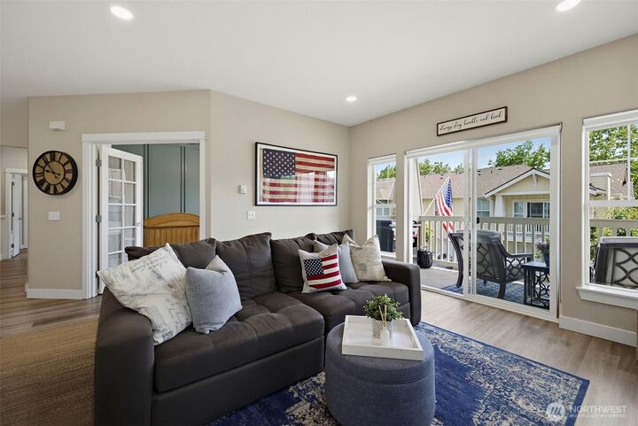 Property Photo:  7705  Fairway Avenue SE 204  WA 98065 