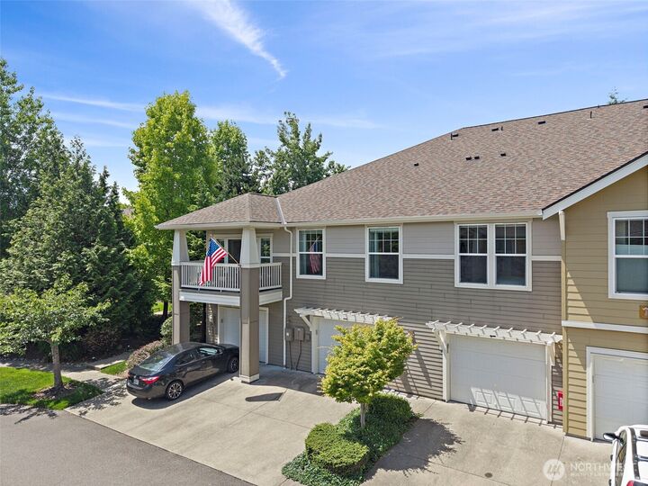 Property Photo: 7705 Fairway Avenue SE 204 WA 98065