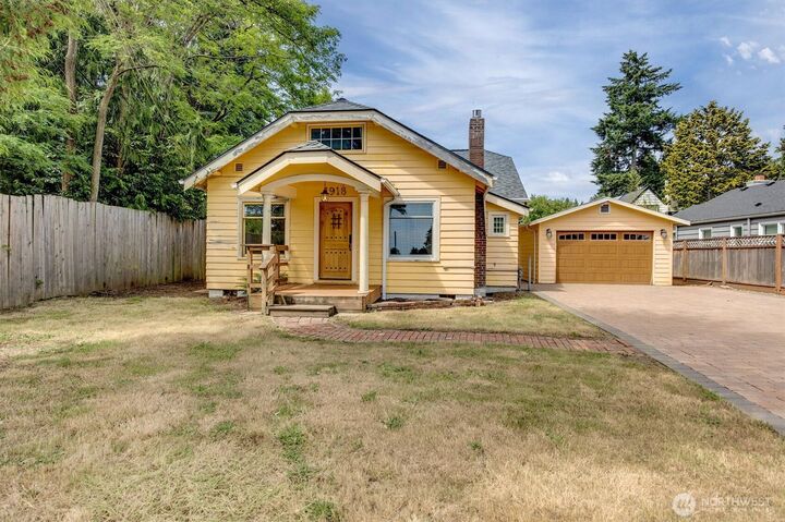 Property Photo:  1918 N 115th Street  WA 98133 