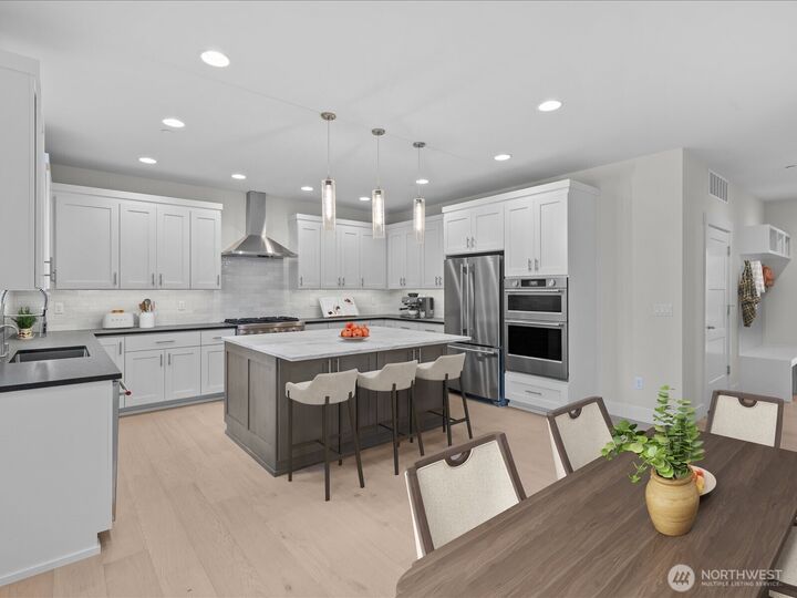 Property Photo: 9207 NE 175th Street B WA 98011