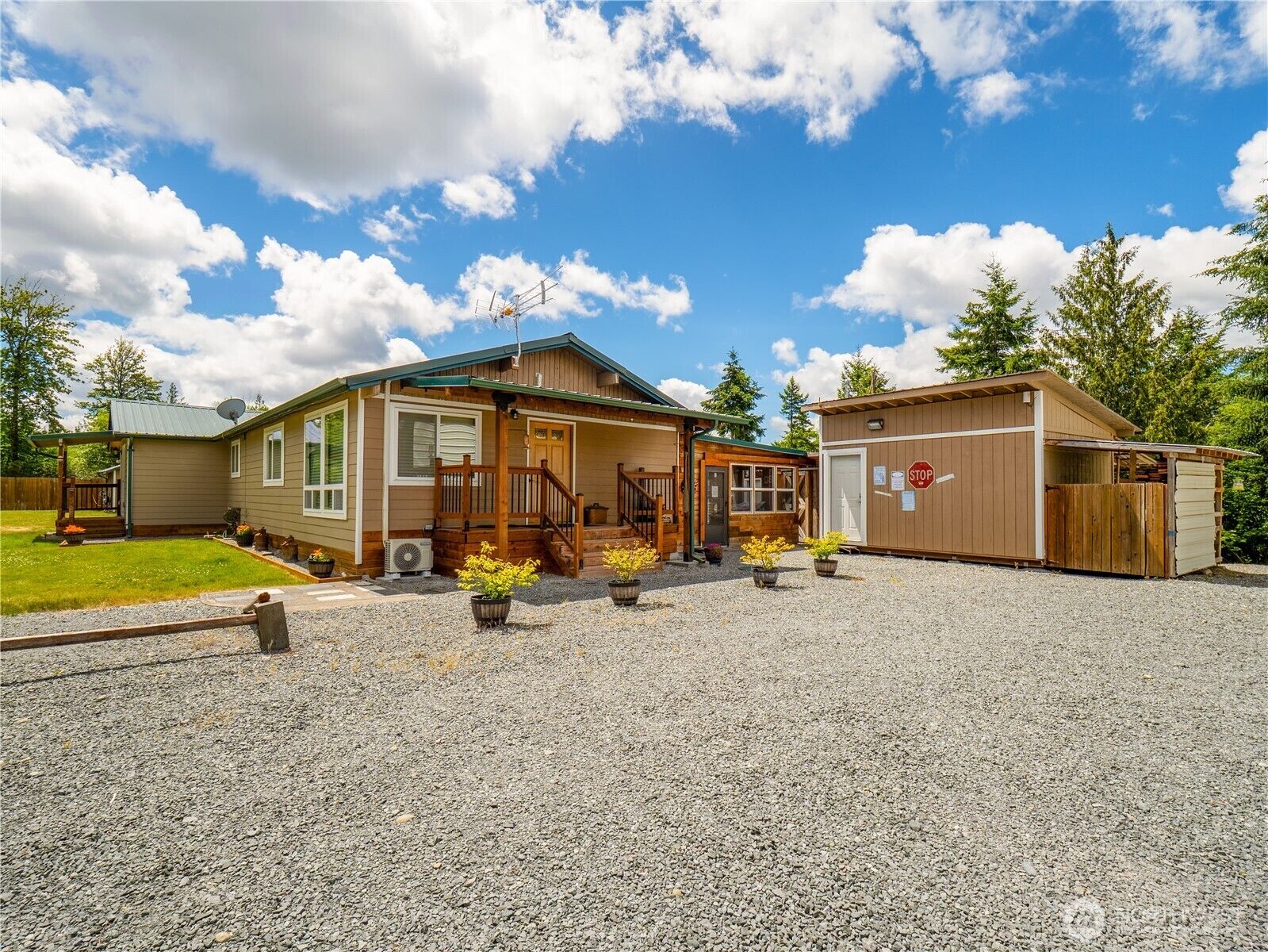 Property Photo: 33620 45th Avenue Ct E WA 98328