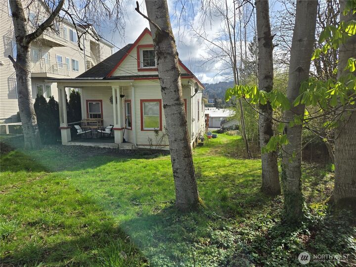 Property Photo:  1021  21st Street  WA 98225 
