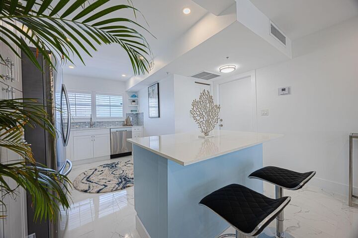 Property Photo: 3224 S Ocean Boulevard 612B FL 33487