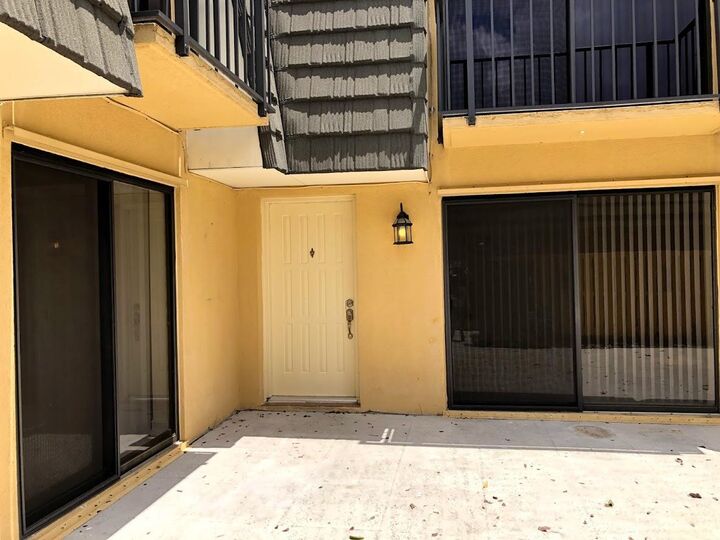 Property Photo:  910 9th Way  FL 33407 