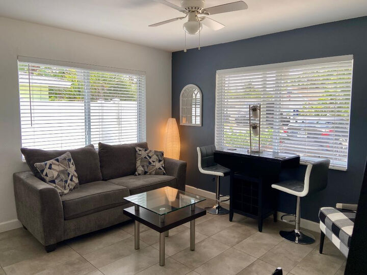 Property Photo:  1528 NE 32nd Street 1  FL 33334 