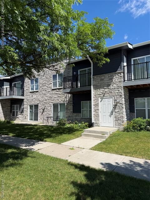 Property Photo:  1241-1251 E Woodward Heights Boulevard  MI 48030 