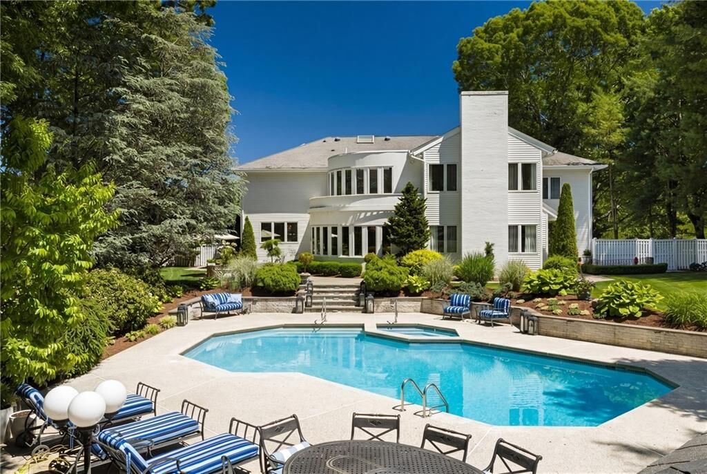 Property Photo:  4 Jones Circle  RI 02806 