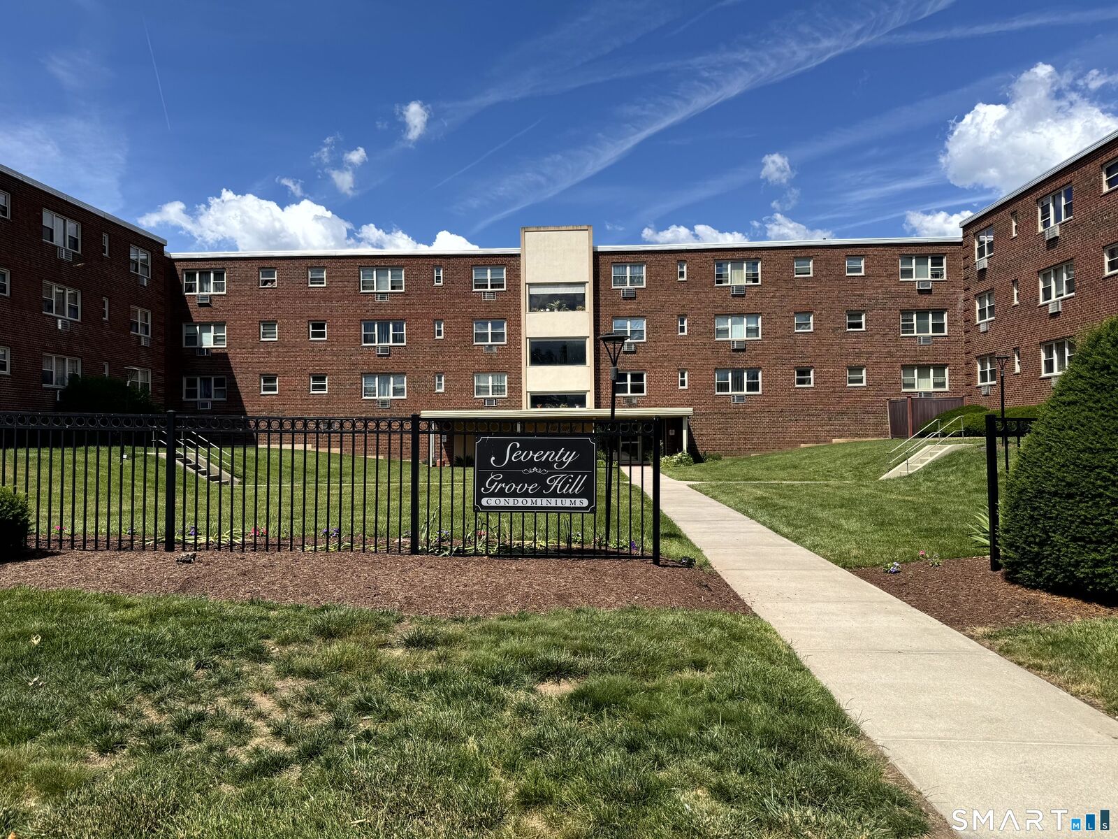 Property Photo:  70 Grove Hill Street 2H  CT 06052 