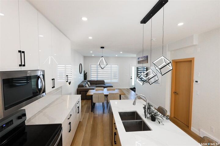 Property Photo: 1615 Richardson Road 155 SK S7R 0N3