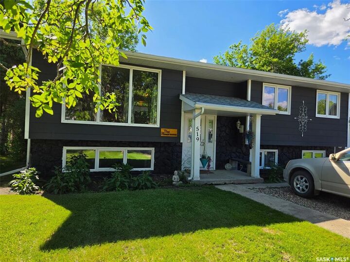 Property Photo:  519 1st Street NW  SK S0A 4J0 