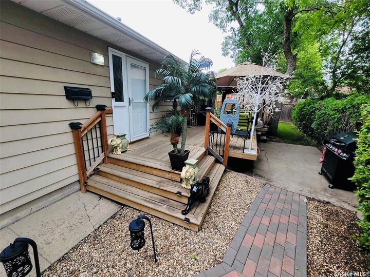 Property Photo: 374 Rodenbush Drive SK S4R 7L5