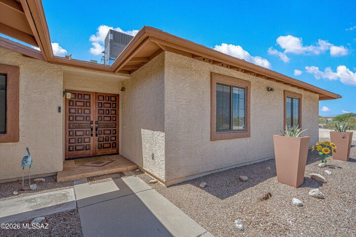 Property Photo:  6902 N Camino De Las Candelas  AZ 85718 