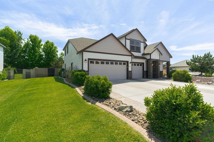 Property Photo: 735 Pinnacle Dr WA 99353