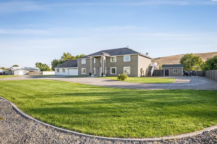 Property Photo: 43705 E Red Mountain Rd WA 99320