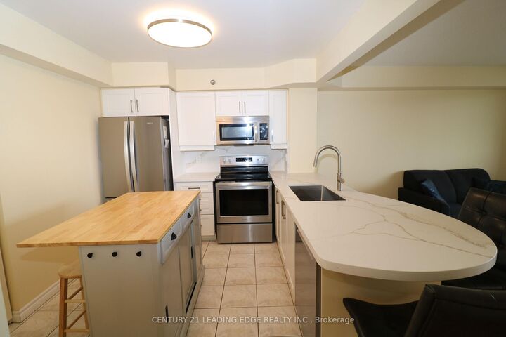 Property Photo:  4640 Kimbermount Avenue 305  ON L5M 5W6 
