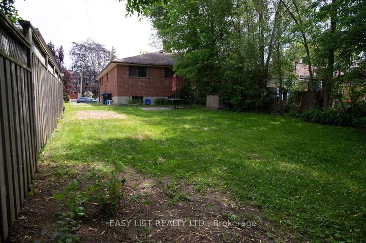 Property Photo: 1574 Northmount Avenue ON L5E 1Z1