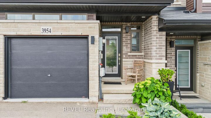 3954 Crown Street — photo 1