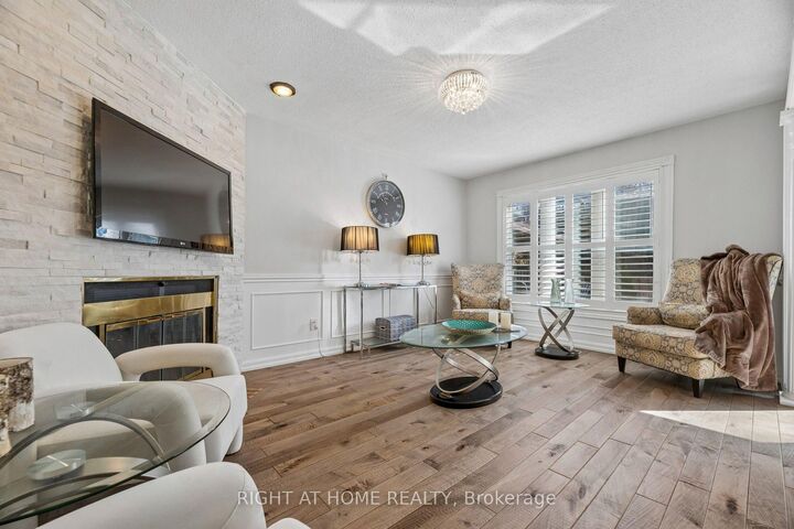 Property Photo: 2007 Lynn Heights Drive ON L1X 1N5