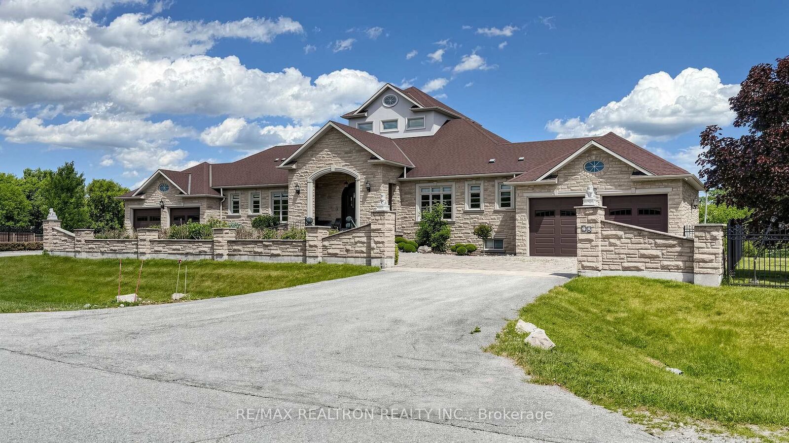 Property Photo:  45 Greenan Road  ON L4A 7X4 