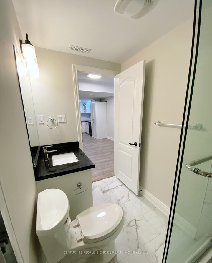 Property Photo:  922 Silverthorn Mill Avenue Bsmt  ON L5W 1B3 
