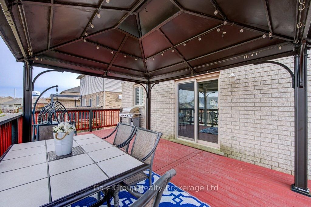 Property Photo: 386 Fairway Road ON N4T 0E1