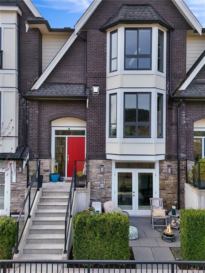 2826 Turnstyle Cres — photo 1