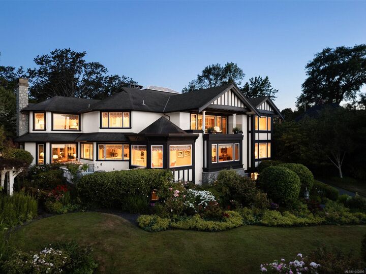 1580 Beach Dr — photo 1