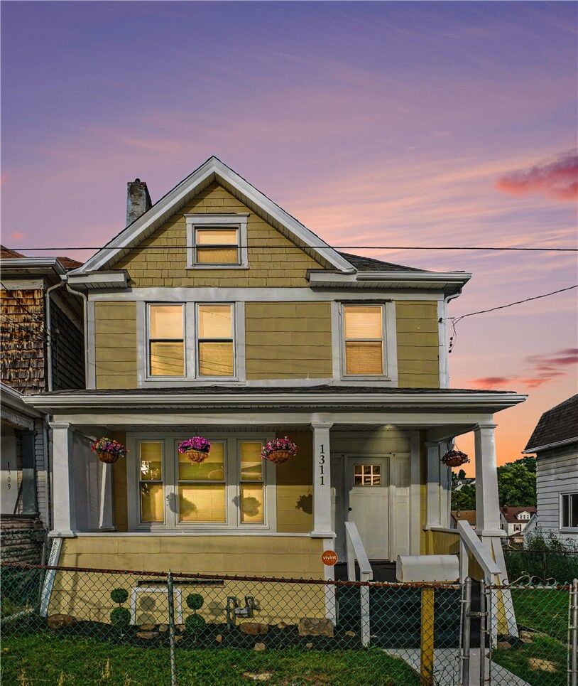 Property Photo:  1311 Pirl St  PA 15132 